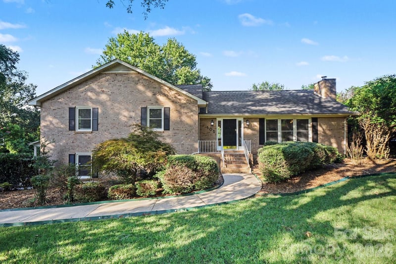 105 Windsong Ct, Gastonia, NC 28056