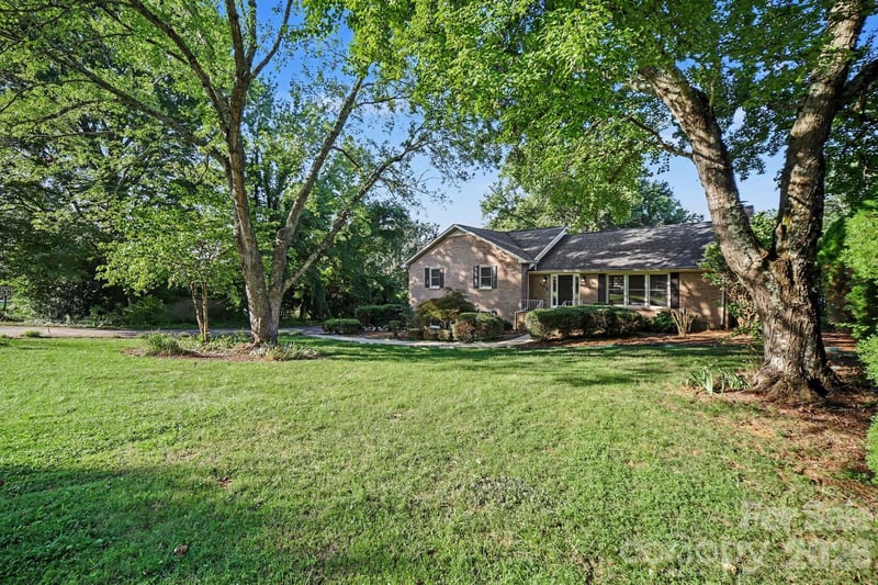105 Windsong Ct, Gastonia, NC 28056
