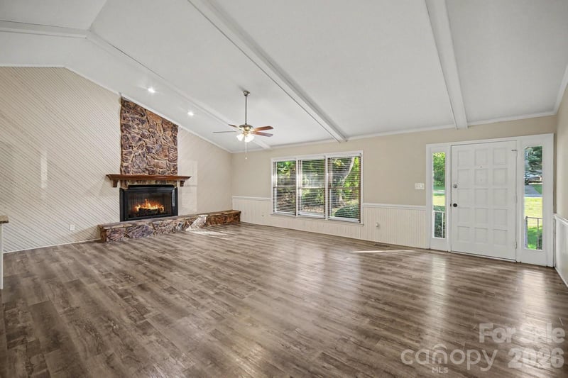 105 Windsong Ct, Gastonia, NC 28056