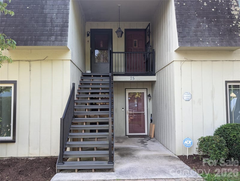 75 Jolly Ln #D4, Hendersonville, NC 28739