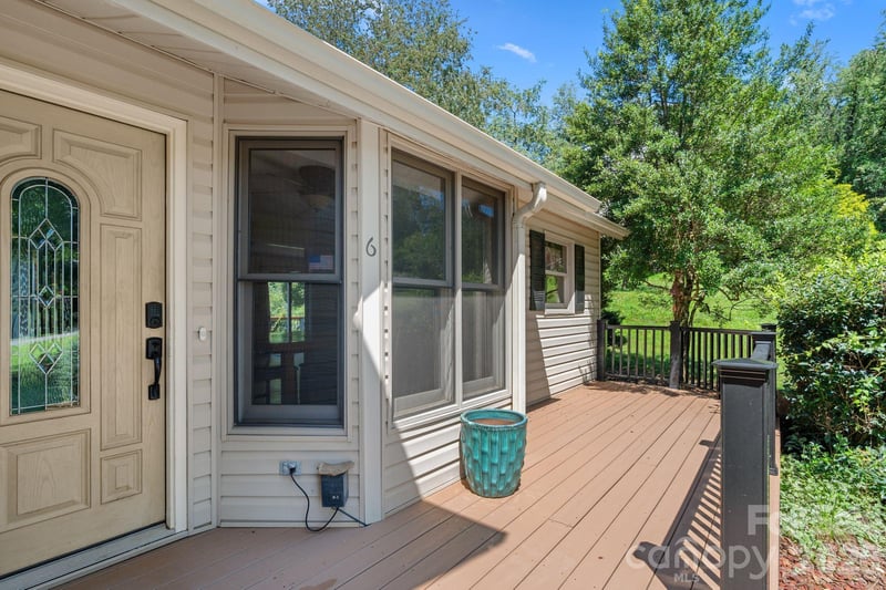 6 Pleasant Rn, Asheville, NC 28806