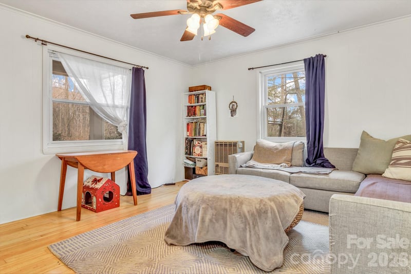 18 Leisure Mountain Rd, Asheville, NC 28804