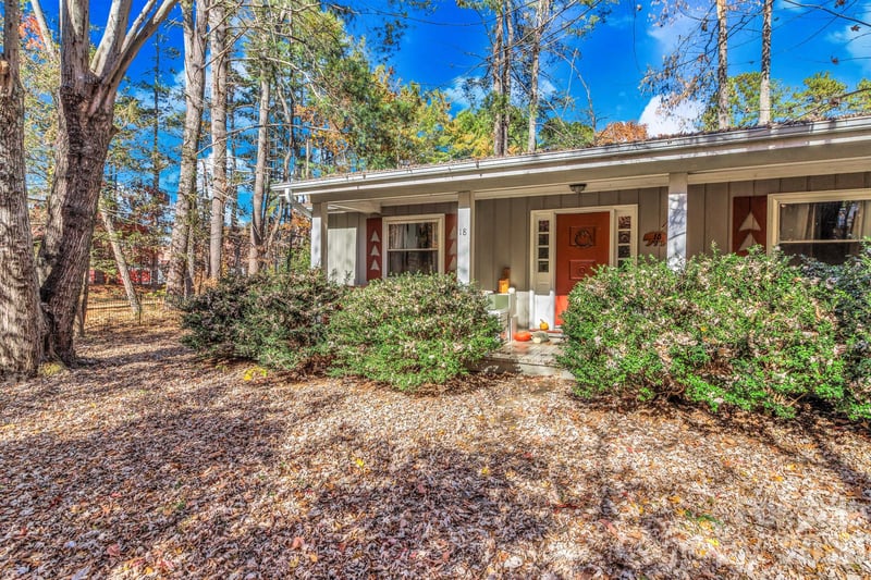 18 Leisure Mountain Rd, Asheville, NC 28804