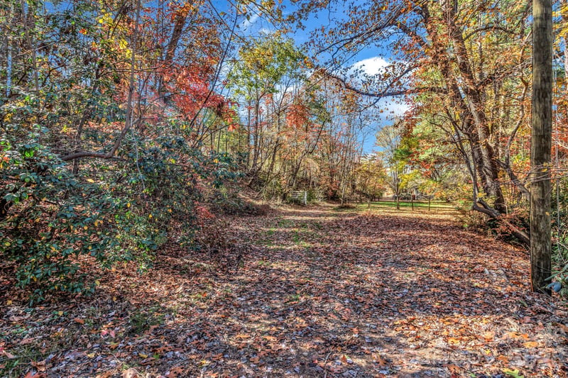 99999 Leisure Mountain Rd, Asheville, NC 28804