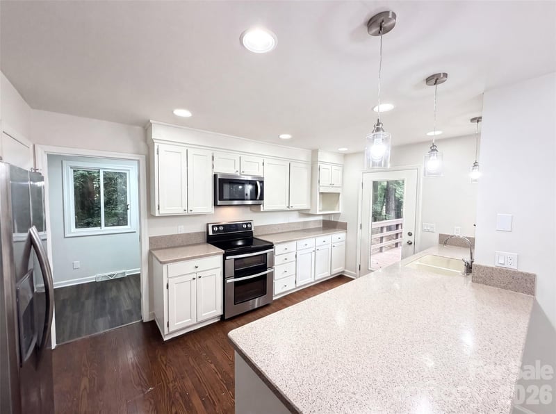 608 Amanda Dr, Matthews, NC 28104