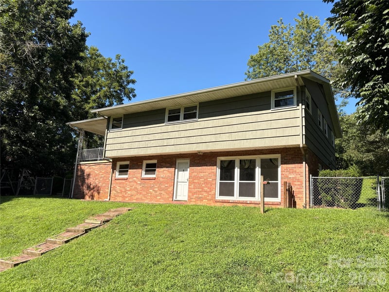 1518 11th St, Hickory, NC 28601