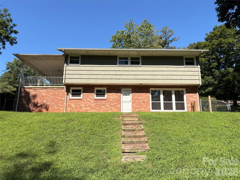 1518 11th St, Hickory, NC 28601