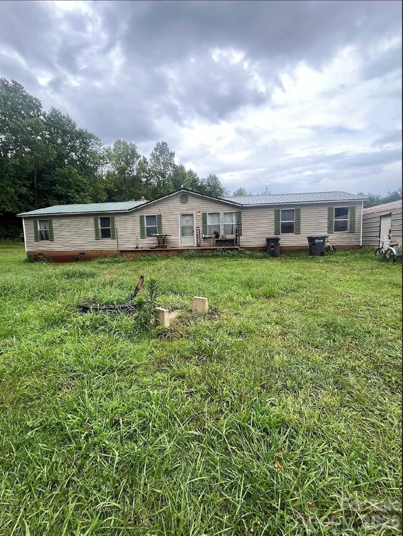 130 Vectra Dr, Statesville, NC 28625