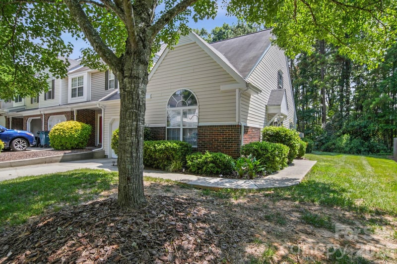 9720 Mattforest Cir, Charlotte, NC 28277