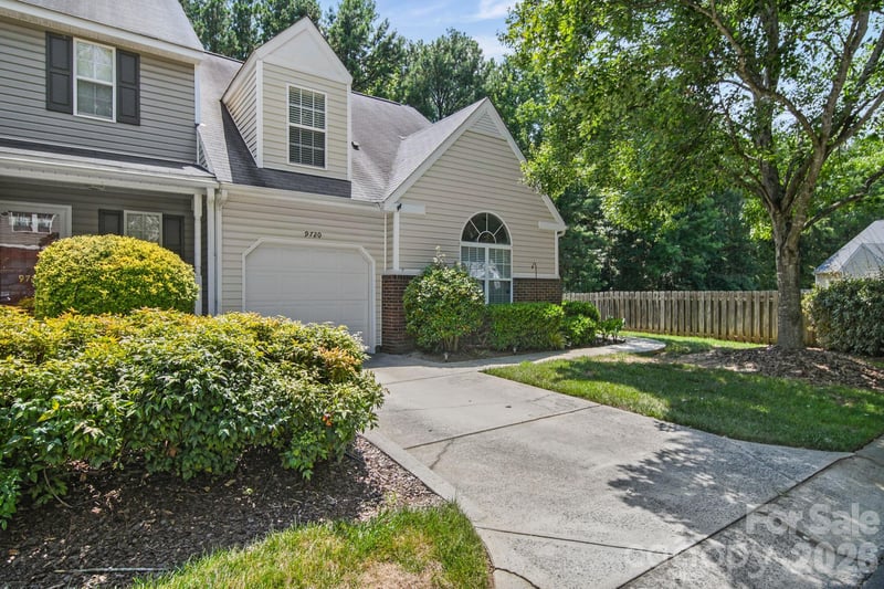 9720 Mattforest Cir, Charlotte, NC 28277