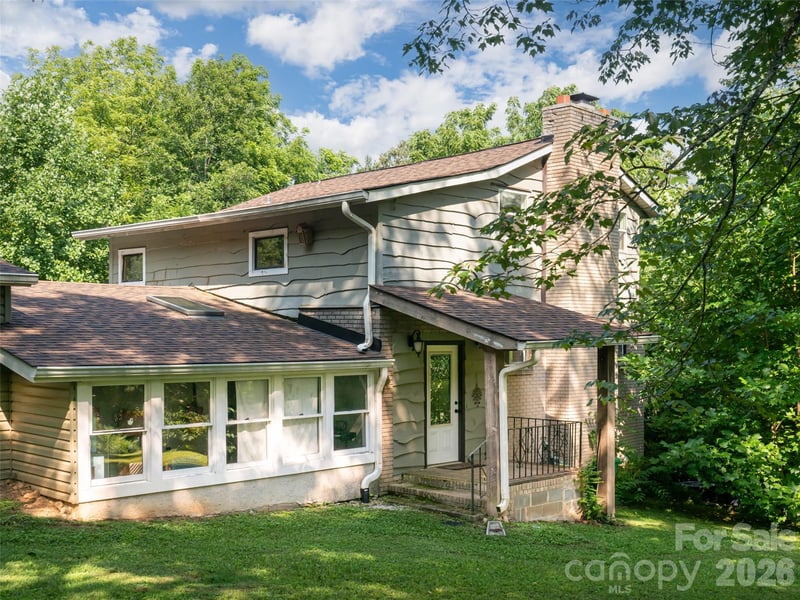61 Sherwood Forest Dr, Arden, NC 28704