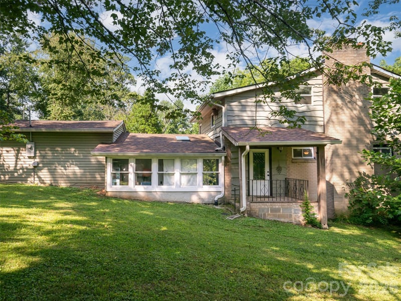 61 Sherwood Forest Dr, Arden, NC 28704