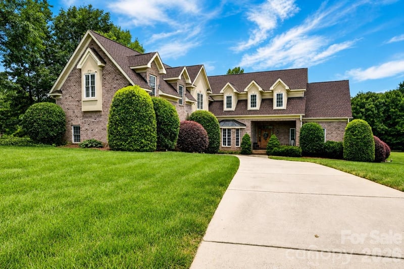 2027 Meadow Run Dr, Matthews, NC 28104