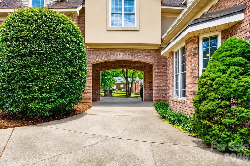 2027 Meadow Run Dr, Matthews, NC 28104