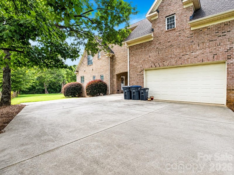 2027 Meadow Run Dr, Matthews, NC 28104