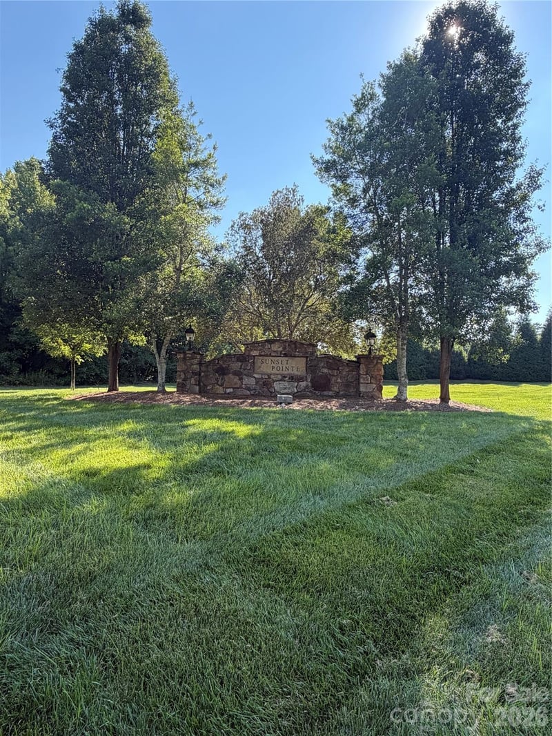 621 Sunset Pointe Dr, Salisbury, NC 28146