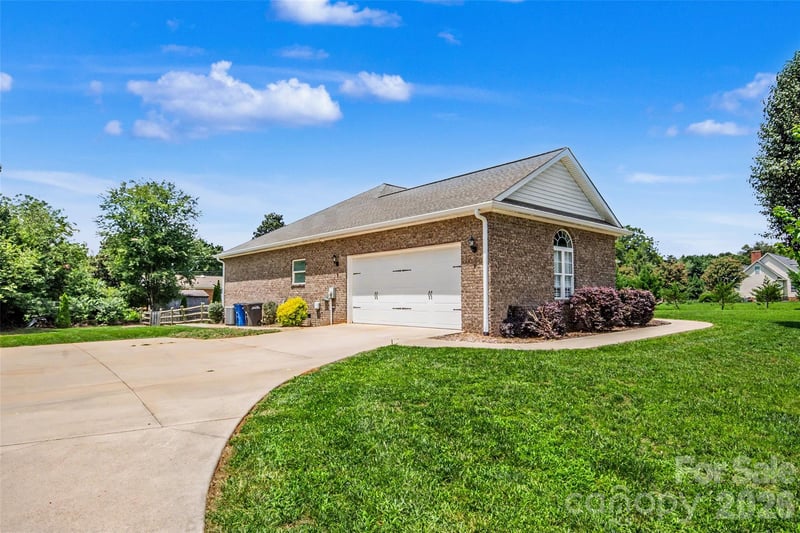 317 Thistle Ln, Statesville, NC 28625