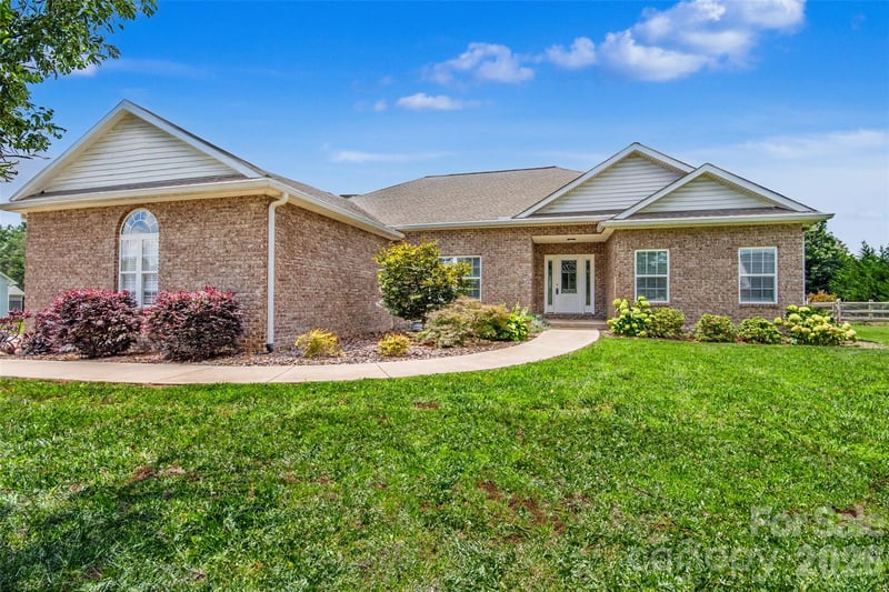 317 Thistle Ln, Statesville, NC 28625