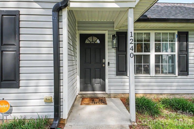 1240 Log Cabin Rd, Charlotte, NC 28213
