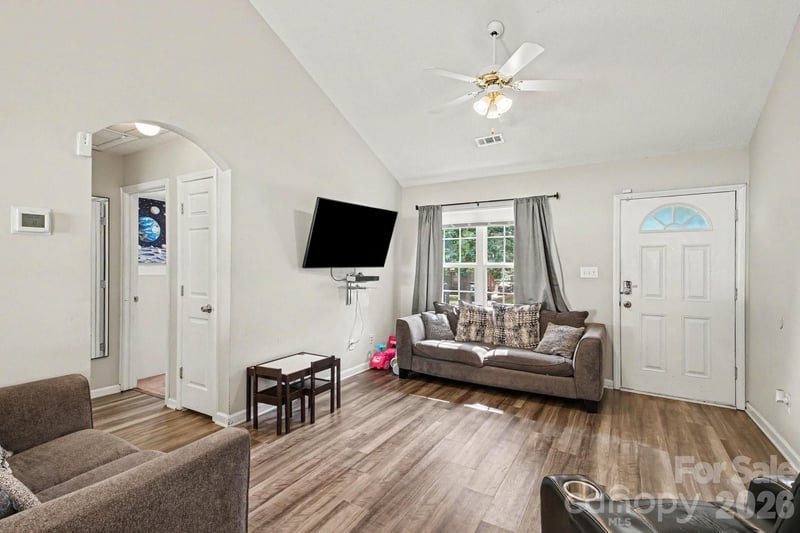 1240 Log Cabin Rd, Charlotte, NC 28213