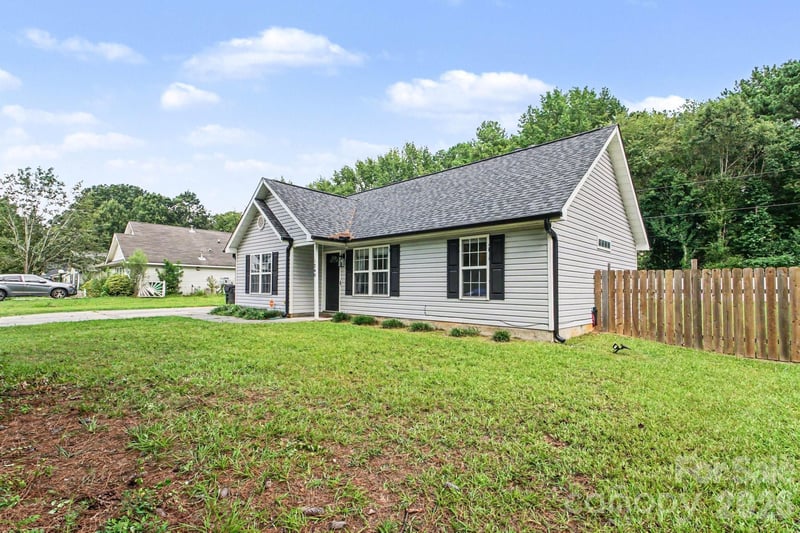 1240 Log Cabin Rd, Charlotte, NC 28213