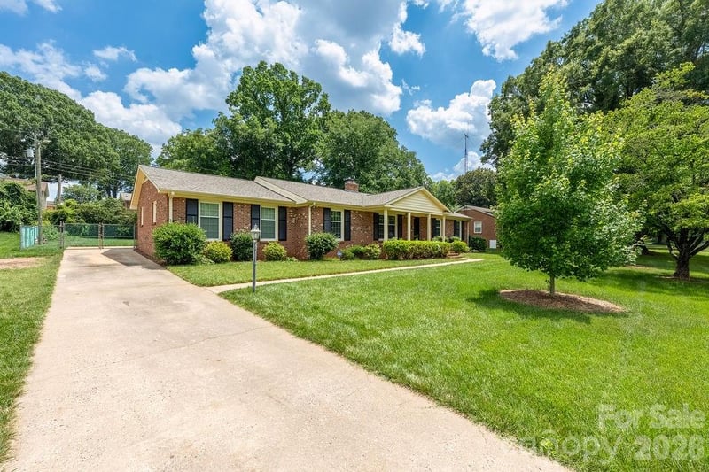 5022 Cheviot Rd, Charlotte, NC 28269