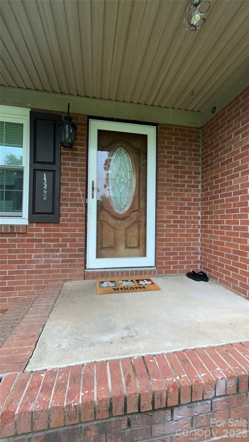 1429 Edgewood Rd, Bessemer City, NC 28016