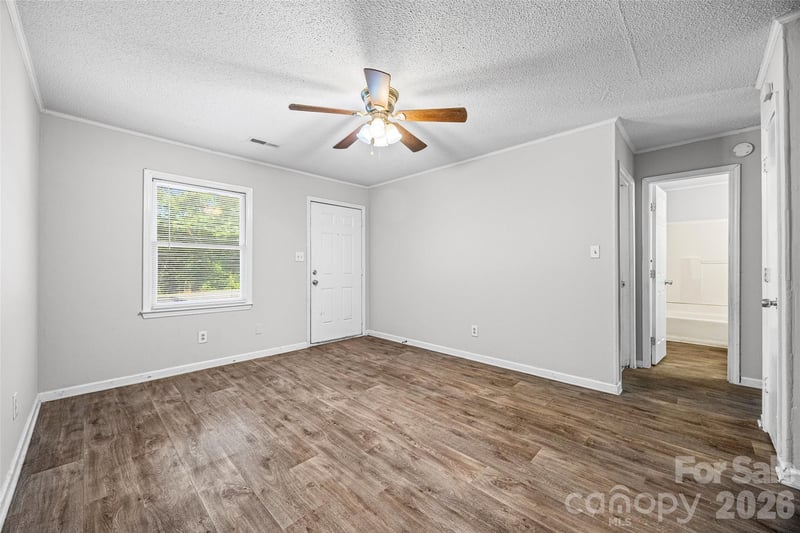 1308 Linwood Rd, Gastonia, NC 28052