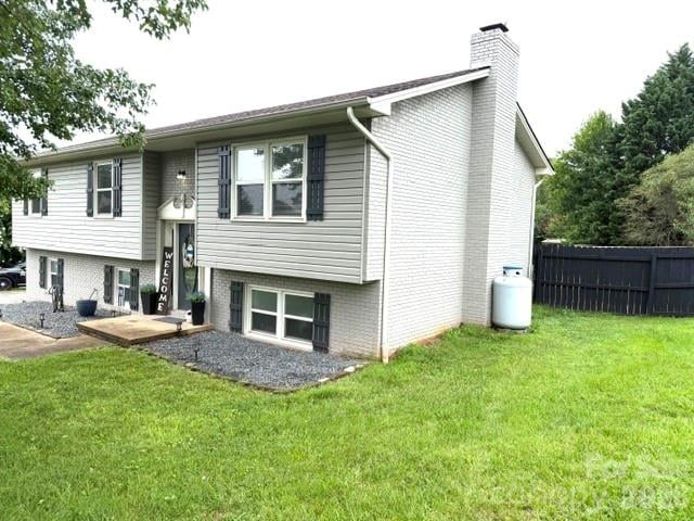 1772 Woodridge Cir, Hickory, NC 28602