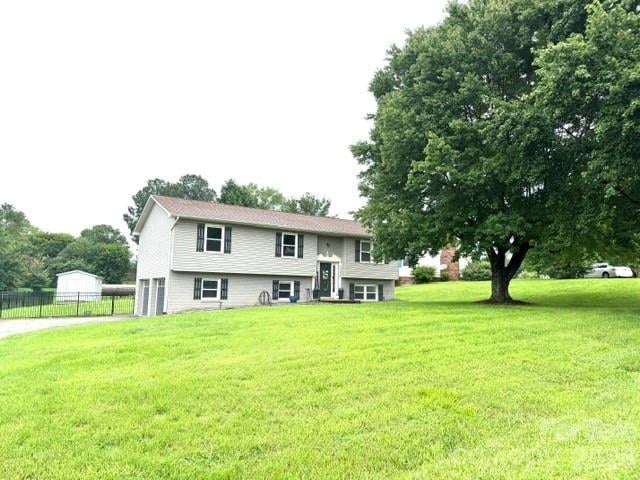 1772 Woodridge Cir, Hickory, NC 28602