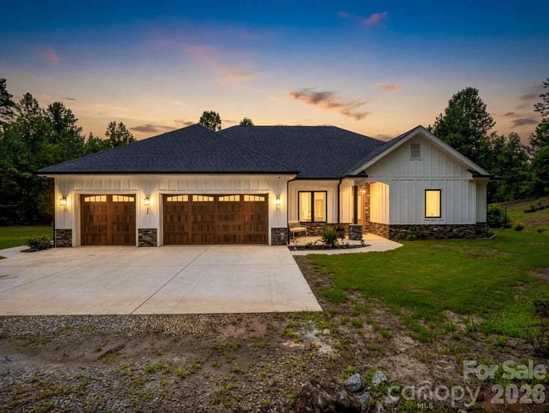 21 Rock Ridge Rd, Mill Spring, NC 28756