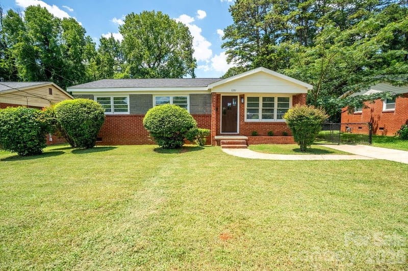 1351 Orvis St, Charlotte, NC 28216