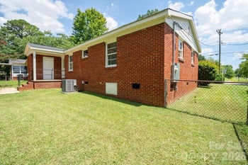 1351 Orvis St, Charlotte, NC 28216