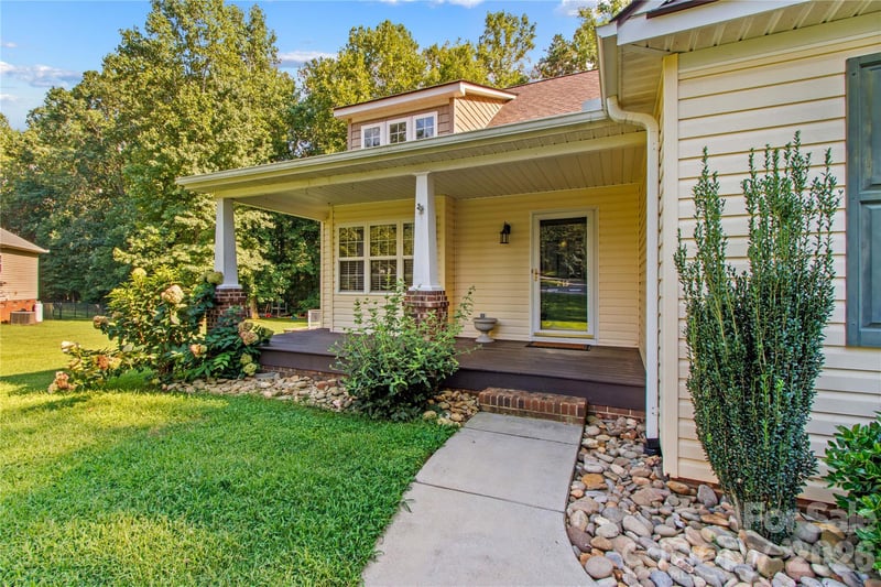 215 Meadow Lake Dr, Salisbury, NC 28146