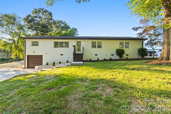 679 Oakridge Farm Hw, Mooresville, NC 28115