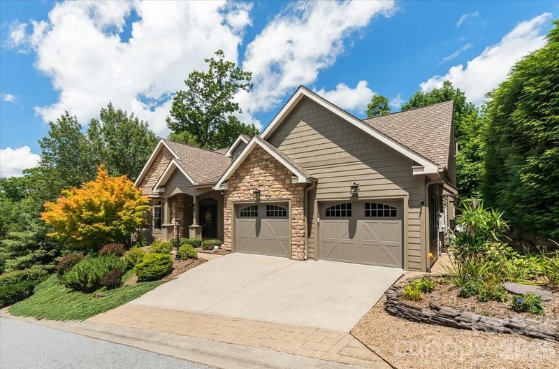 82 Wood Owl Ct, Hendersonville, NC 28791