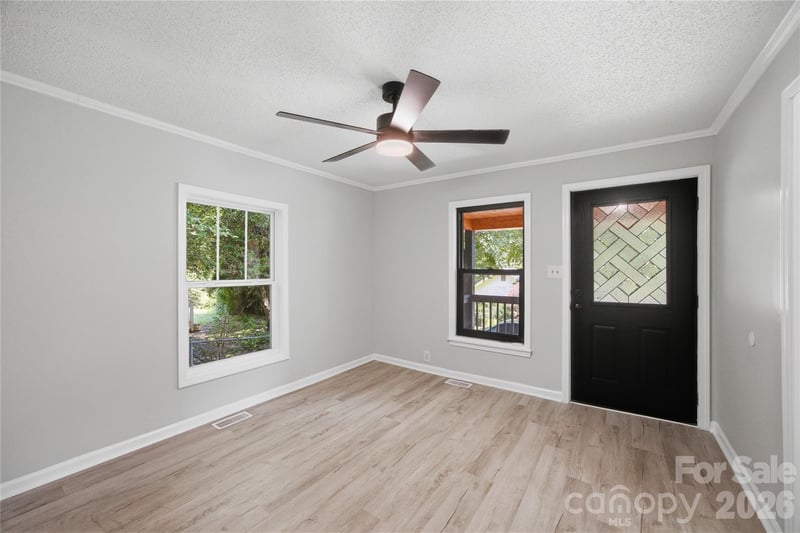 15 Meadowview Ave, Concord, NC 28027
