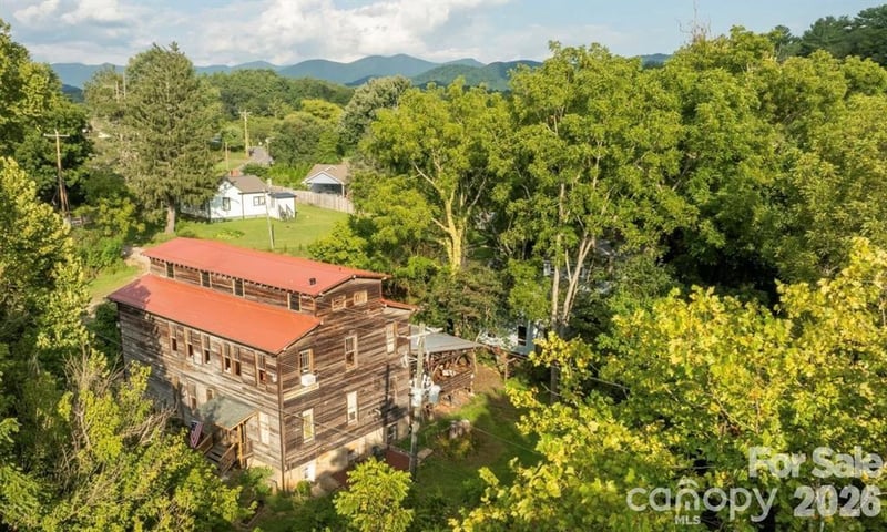 1 Old Mill Ln, Weaverville, NC 28787