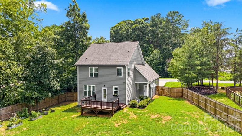 5810 Dwayne Starnes Dr, Hickory, NC 28602