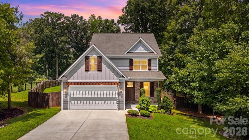 5810 Dwayne Starnes Dr, Hickory, NC 28602