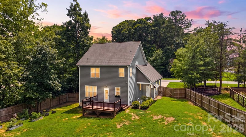 5810 Dwayne Starnes Dr, Hickory, NC 28602