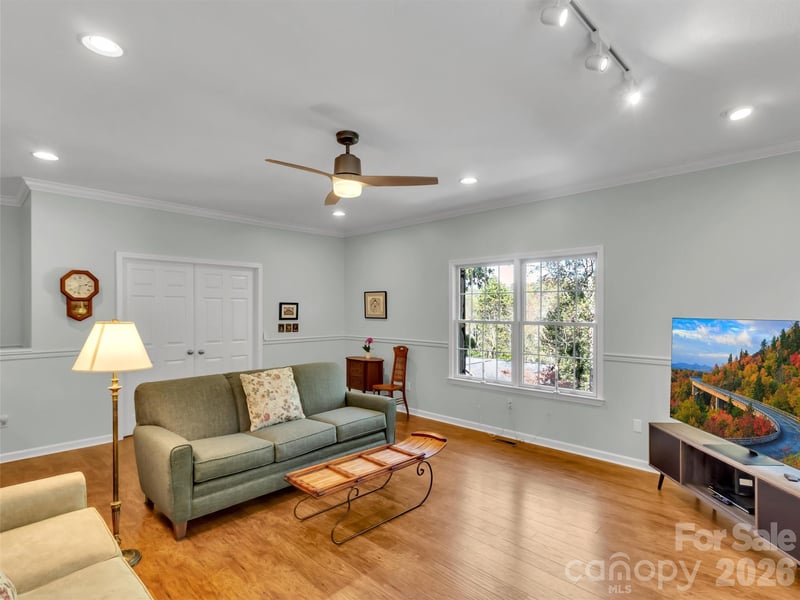 132 Aldersgate Rd, Waynesville, NC 28786
