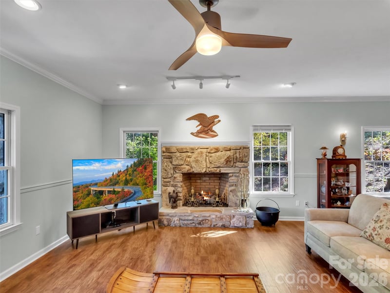 132 Aldersgate Rd, Waynesville, NC 28786