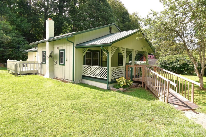 2124 Pisgah Hw, Candler, NC 28715