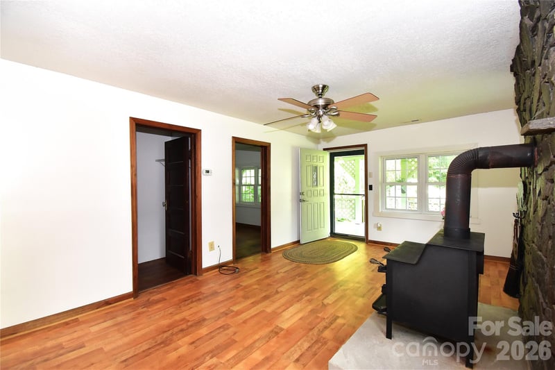 2124 Pisgah Hw, Candler, NC 28715
