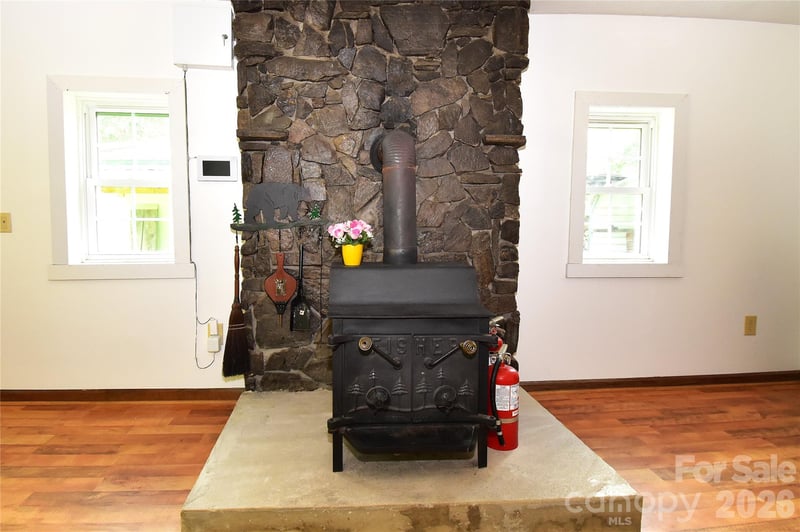 2124 Pisgah Hw, Candler, NC 28715