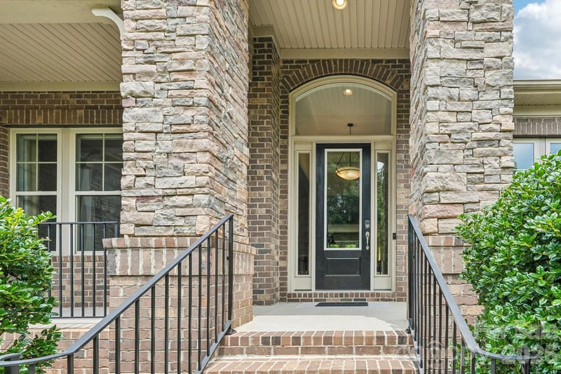 16521 Governors Club Ct, Charlotte, NC 28278