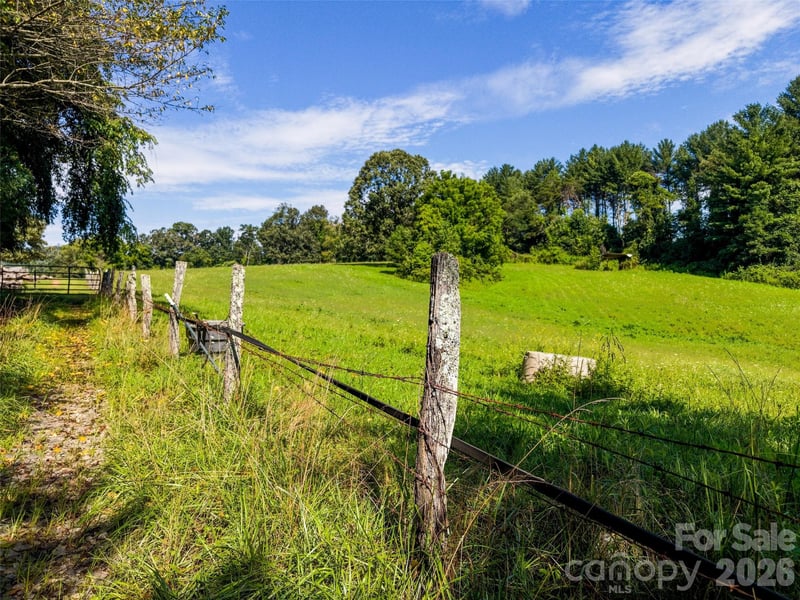 99999 Farm Hills Ln, Fletcher, NC 28732