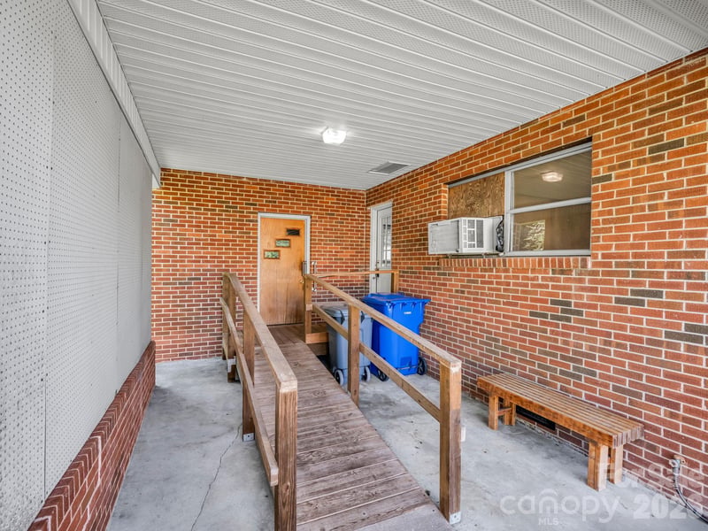 520 Pisgah Dr, Brevard, NC 28712
