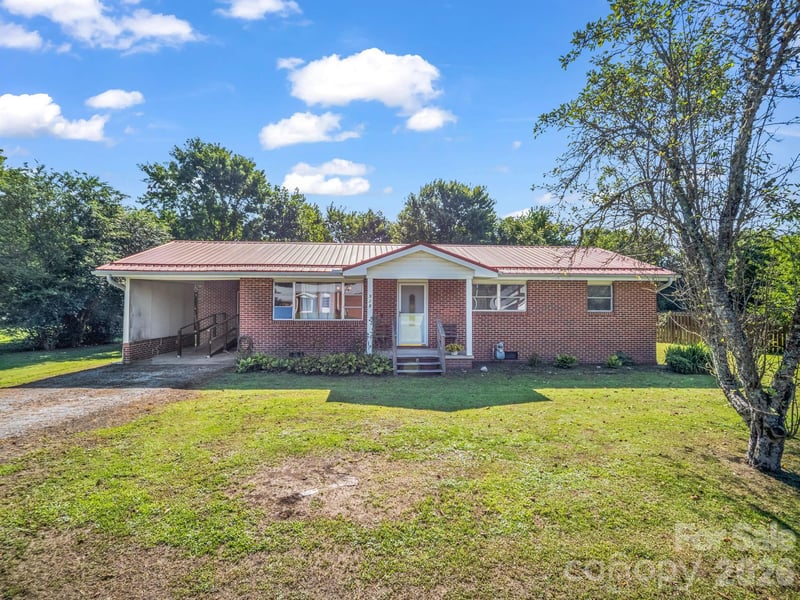 520 Pisgah Dr, Brevard, NC 28712